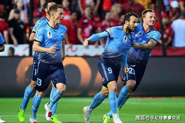 十字韧带撕裂接受手术！西蒙斯社媒报平安：我将消失一段时间