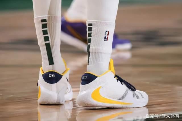 杜兰特30分詹姆斯14中3 湖人不敌太阳止三连胜