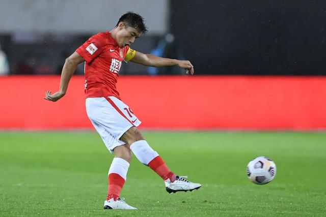 王睿泽22分青岛胜山东 崔晓龙19分江苏负宁波